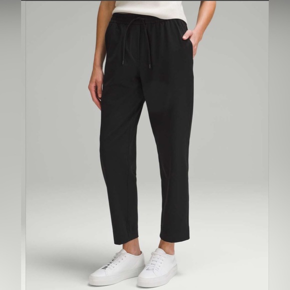 Lululemon Tapered-Leg Mid-Rise Pant 7/8 Length Luxtreme Black Women Size Small - Picture 1 of 11